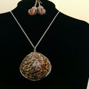 Shell necklace